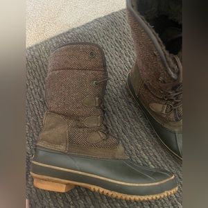 Women’s brown KHOMBU boots size 9